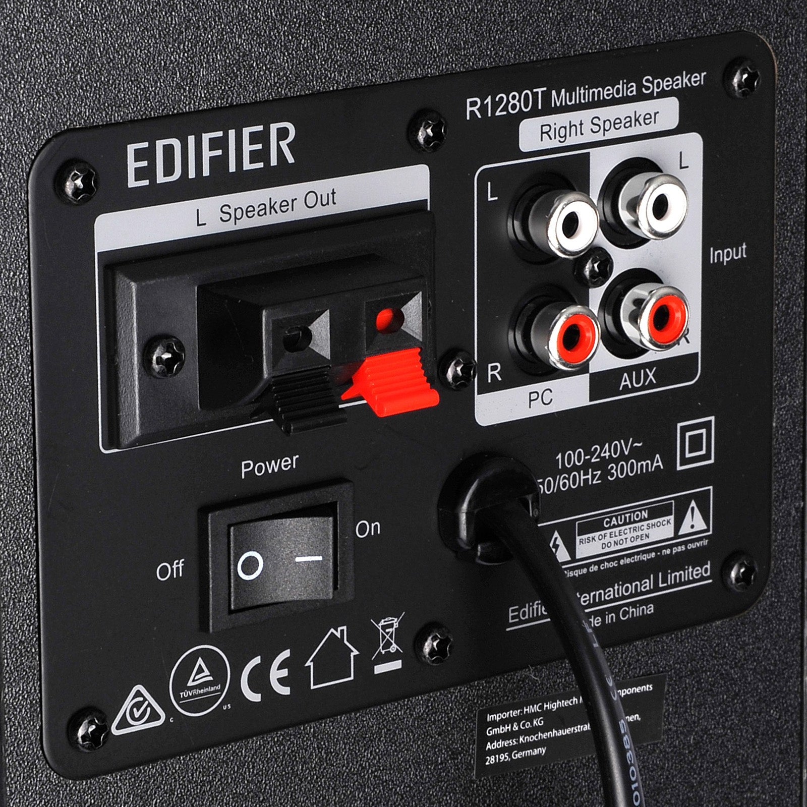 R1280T Powerful Bookshelf Speakers Combining a Retro Look