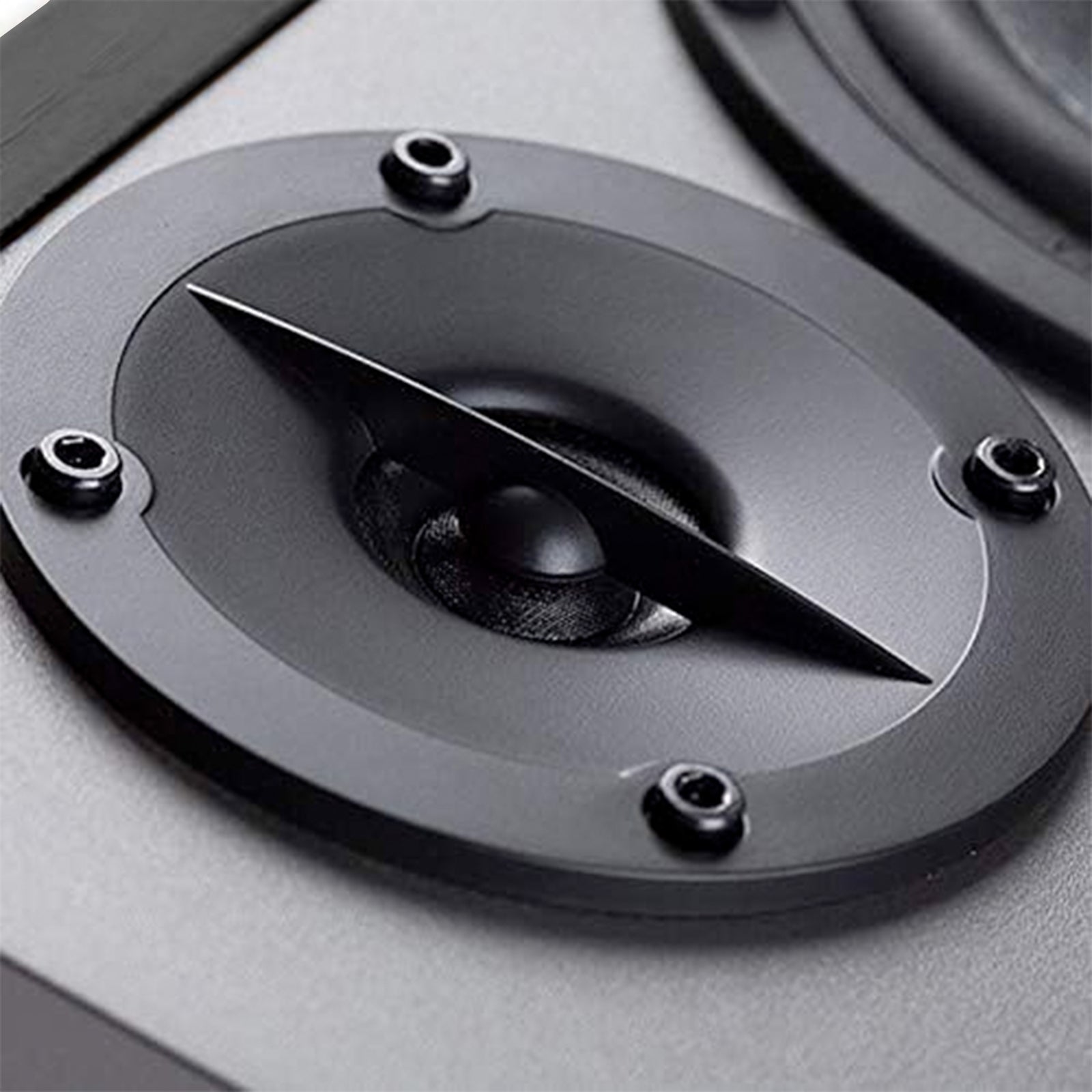 R1280T Powerful Bookshelf Speakers Combining a Retro Look