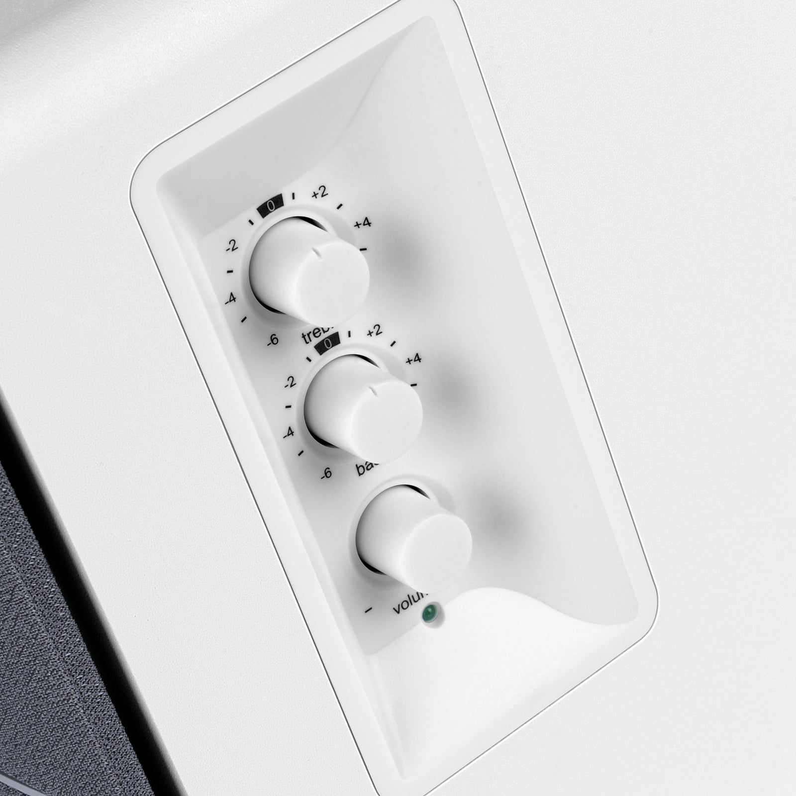 R1280T Powerful Bookshelf Speakers Combining a Retro Look