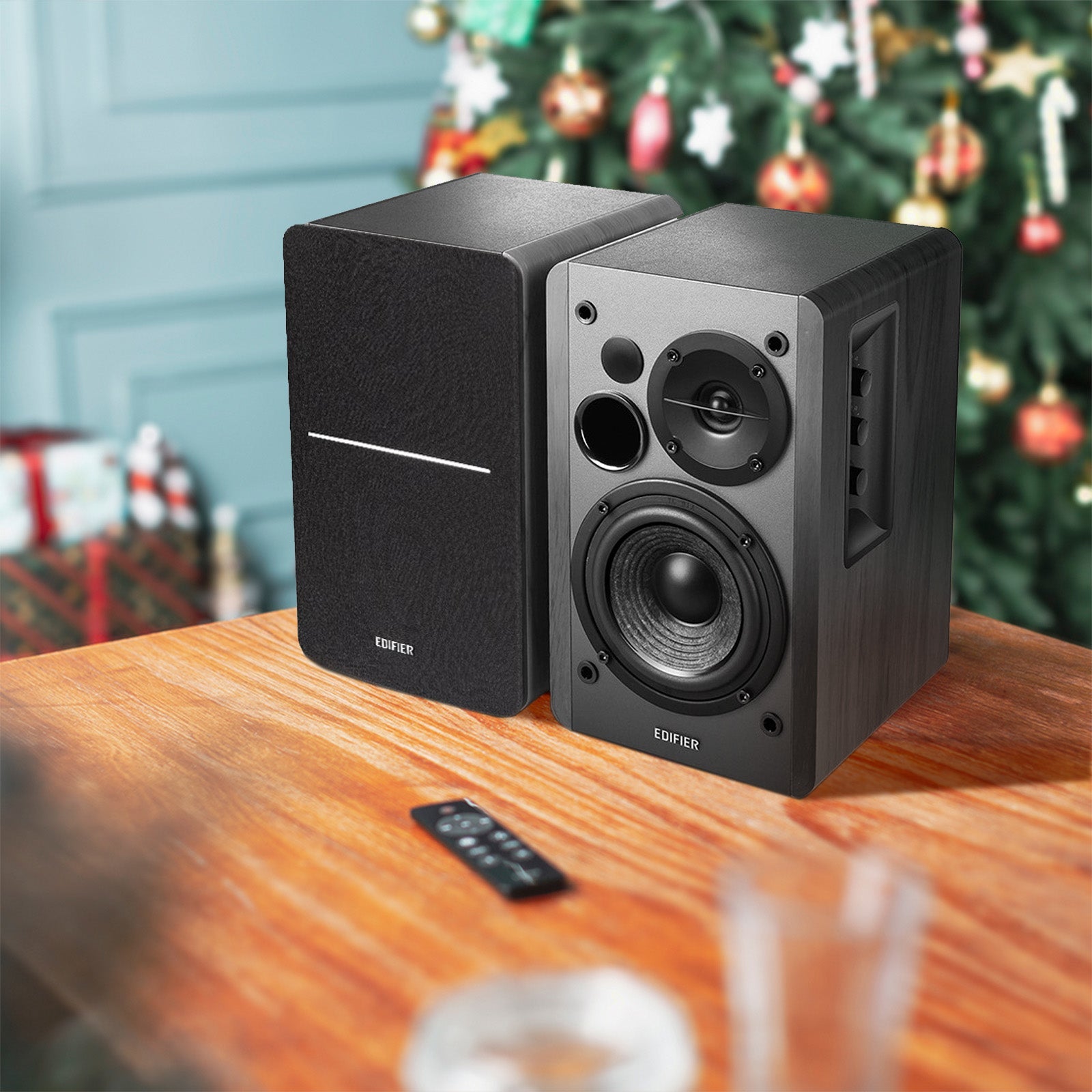 R1280DBs Active Bluetooth Bookshelf Speakers